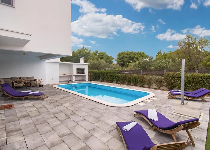 בית נופש Vlahov Iii שיבניק